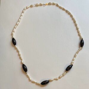 Elegant 14 KT YELLOW GOLD CLASP Onyx and Natural Pearl Necklace